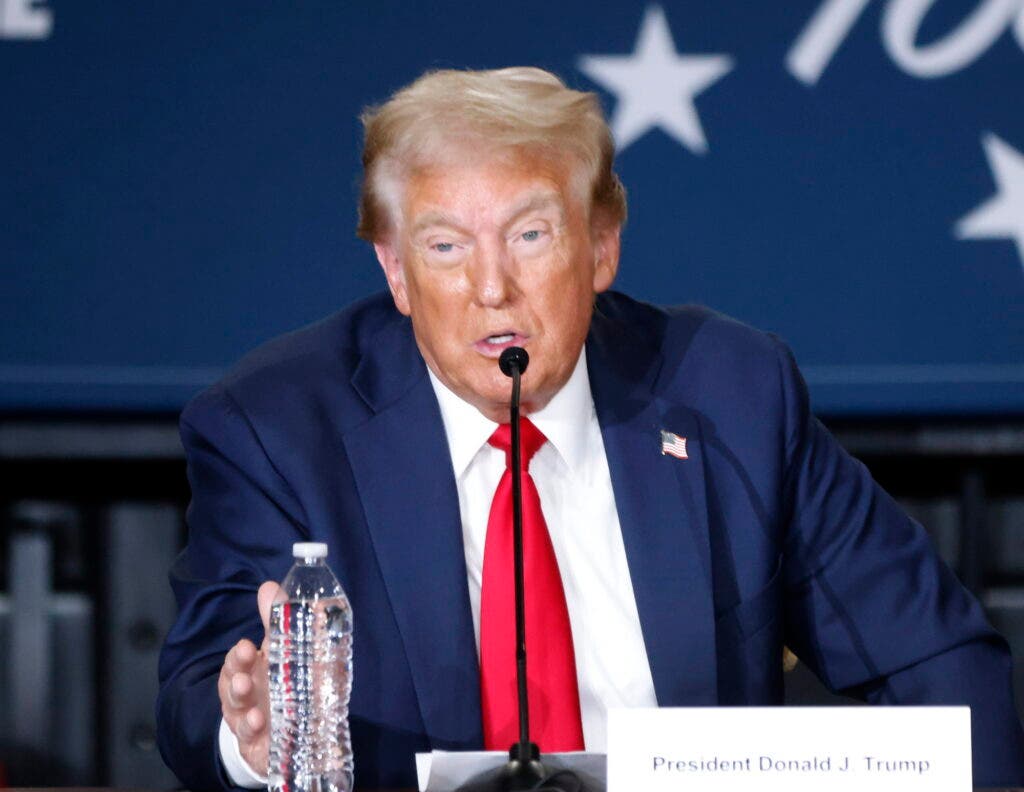 Trump insiste en California, donde se juega la Cámara, en vincular inmigración y delincuencia