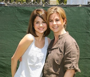 Mandy Teefey, madre de Selena Gomez, ha sido clave para que la cantante y actriz esté en un mejor lugar en lo que a salud mental se refiere. 