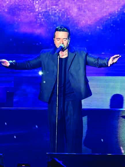 2 Luis Fonsi en el Pabellón de Voleibol de la capital dominicana