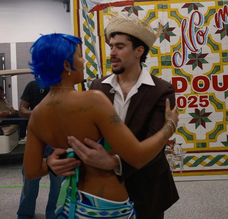Tokischa y Bad Bunny tienen un cálido abrazo