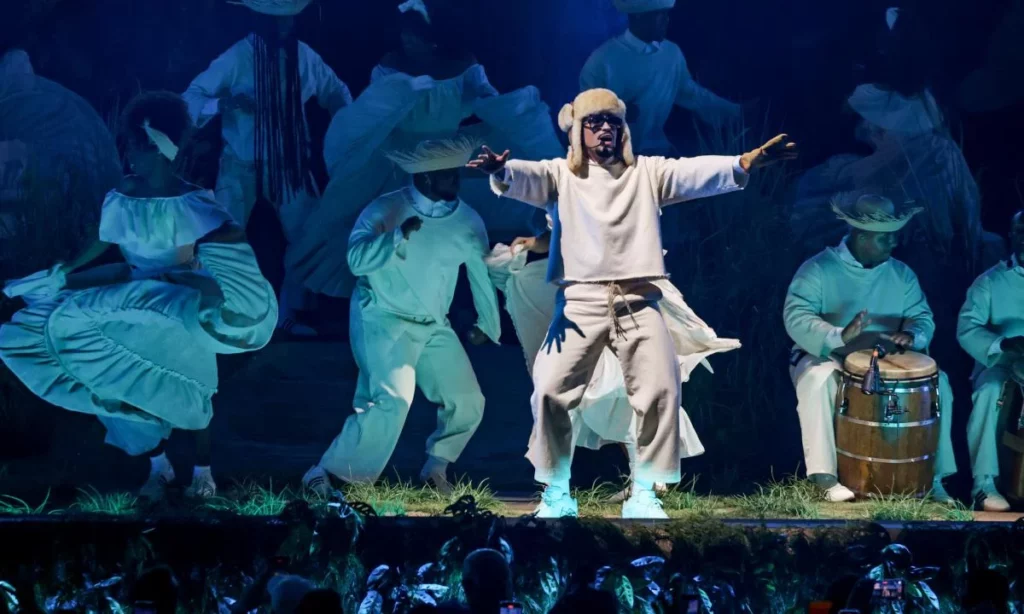 Bad Bunny durante uno de sus conciertos en la residencia que tiene en Puerto Rico