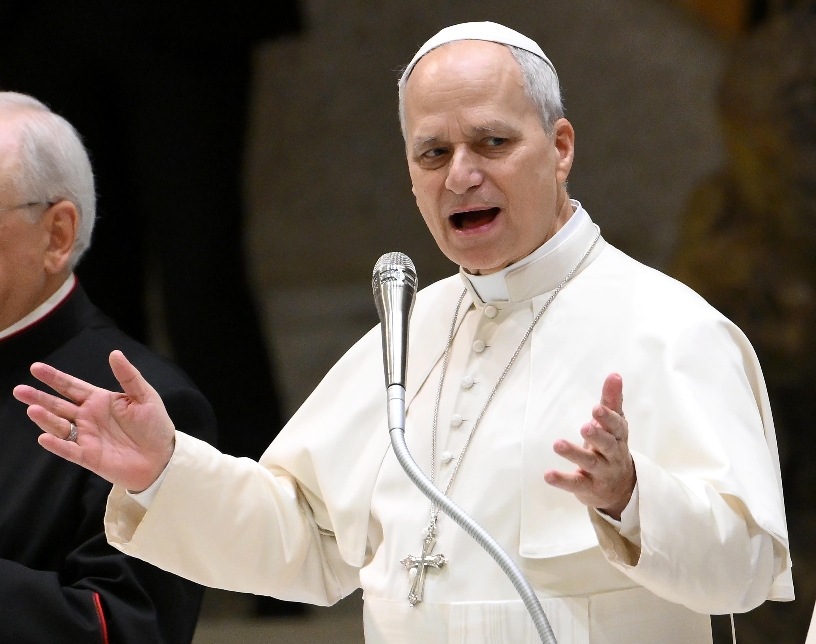El Papa León XIV habla a los fieles. EFE