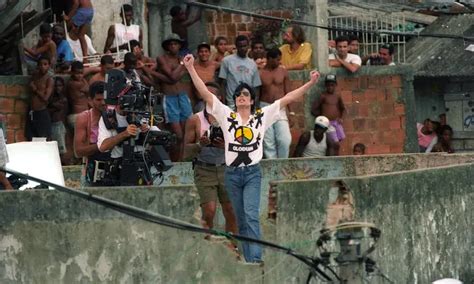 Michael Jackson desafió la pobreza y la violencia desde Brasil