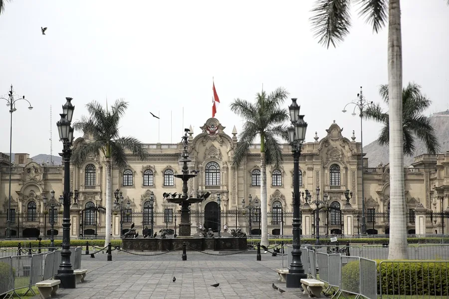 Fotografía que muestra el Palacio de Gobierno del Perú este martes, en Lima (Perú). EFE/Paolo Aguilar