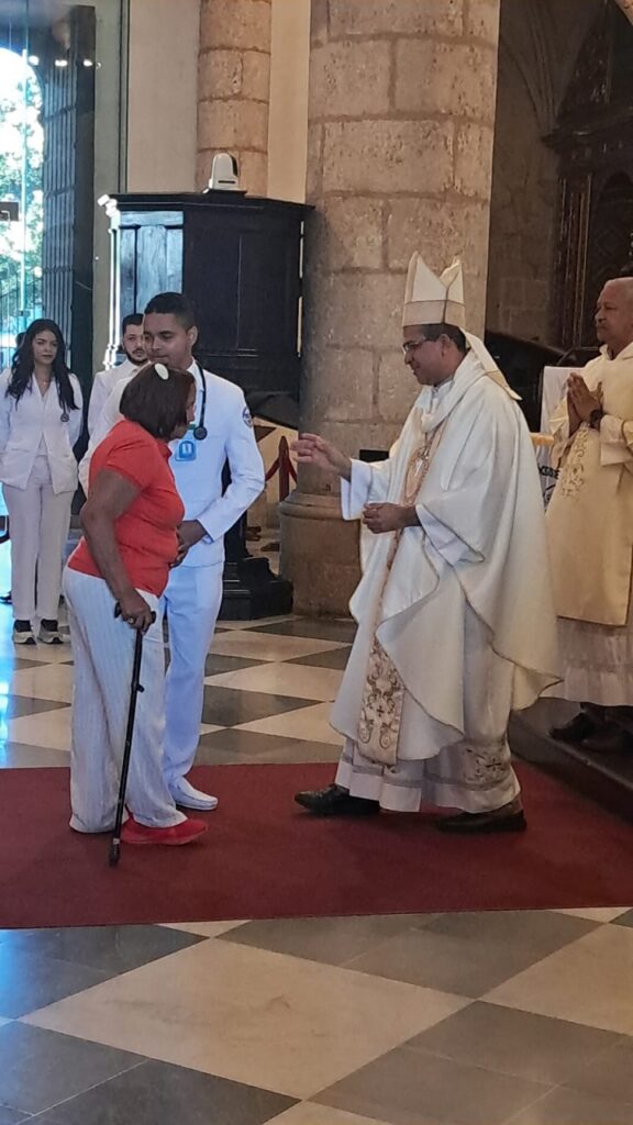 Arzobispo coadjutor ungiendo a un enfermo. Guillermo Burgos.