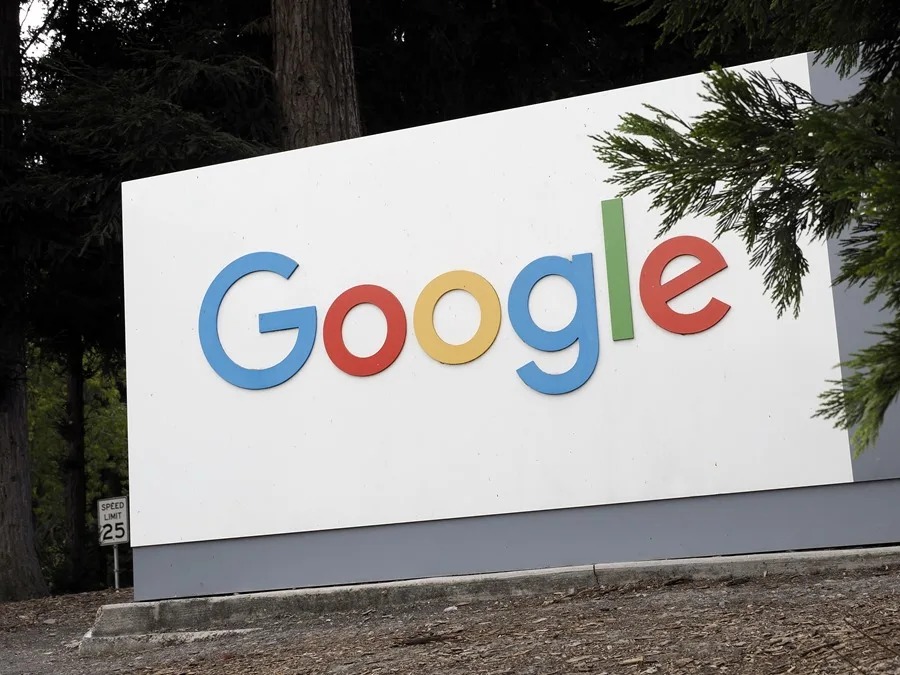 Fotografía de archivo de una señalización de la empresa tecnológica Google. EFE/ John G. Mabanglo
