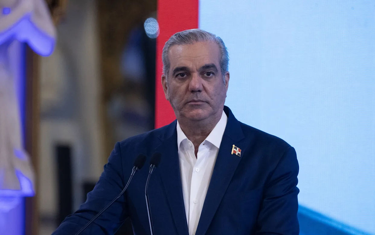 Presidente Abinader afirma que el país está preparado para afrontar el impacto de la crisis internacional del petróleo y que el Gobierno se mantendrá vigilante ante el aumento de precios para proteger a las familias dominicanas