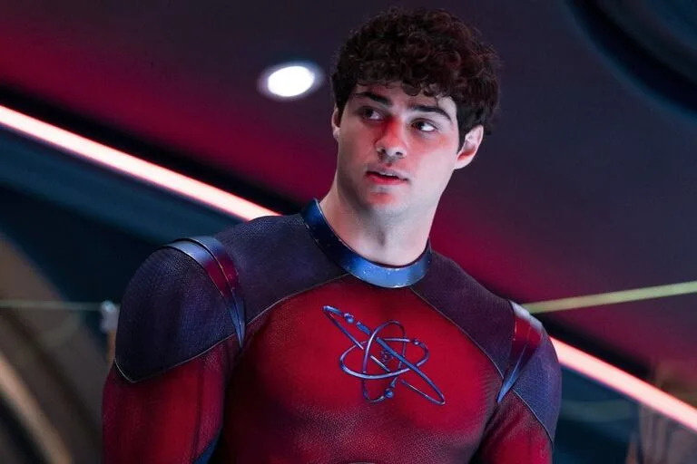 Noah Centineo y Adán Negro