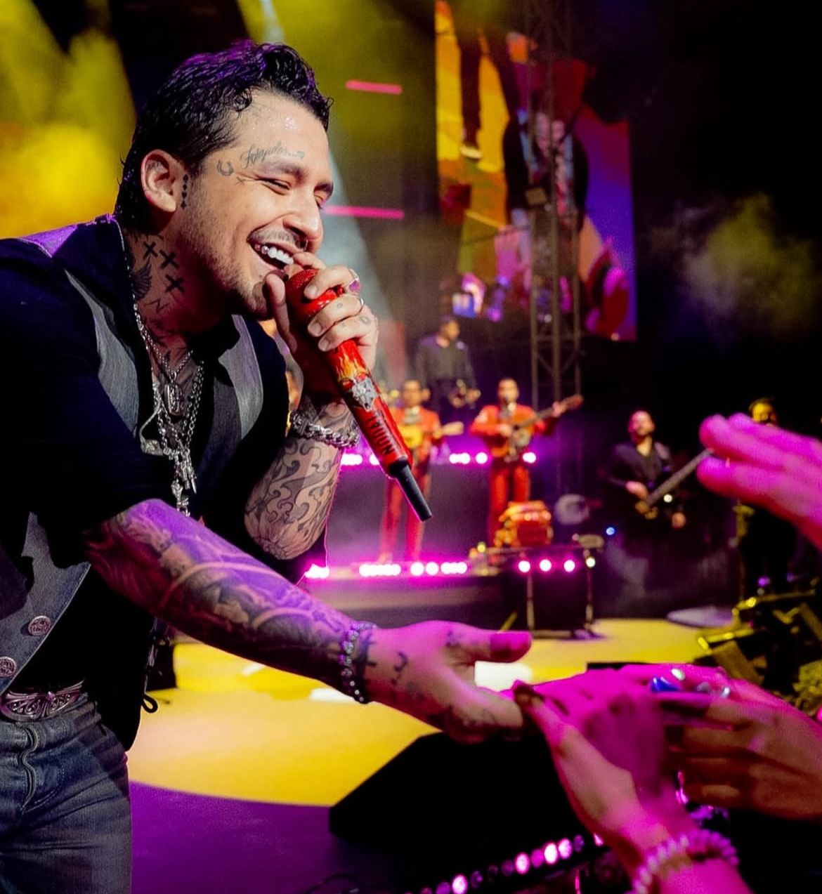 Christian Nodal protagoniza multitudinario concierto en Altos de Chavón