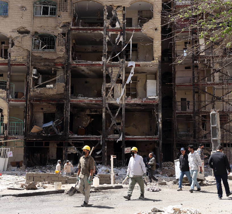 Zona afectada por el bombardeo en Teherán, Irán.