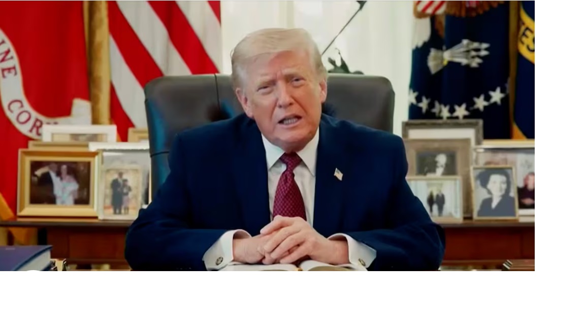 En el vídeo, donde Trump aparece sentado en el Despacho Oval, el presidente lee los pasajes bíblicos de 2 Crónicas 7:11-22 en la versión Reina Valera.