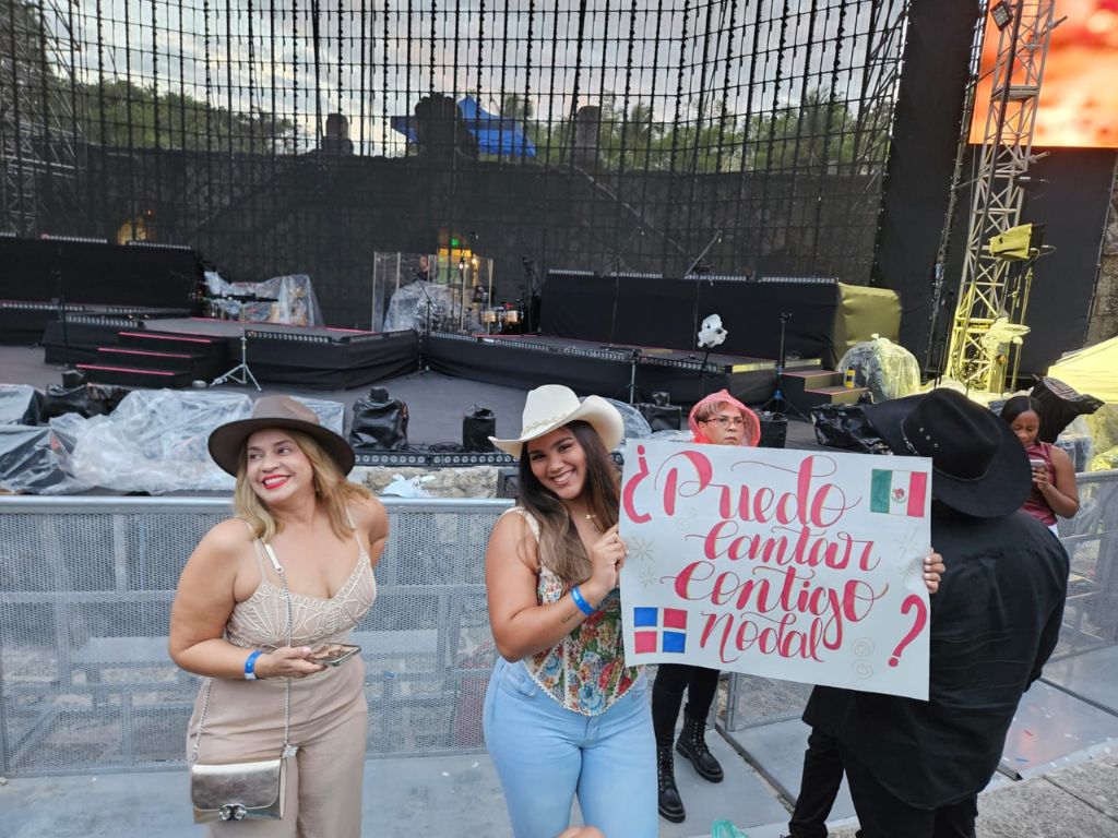 ¡La lluvia no detuvo la fiesta! Christian Nodal y su Tour Pal Cora cautivan a Altos de Chavón