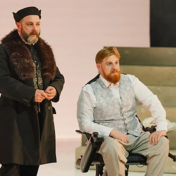 Michael Patrick se convirtió en el primer actor discapacitado en interpretar a Ricardo III de Shakespeare. (Instagram)