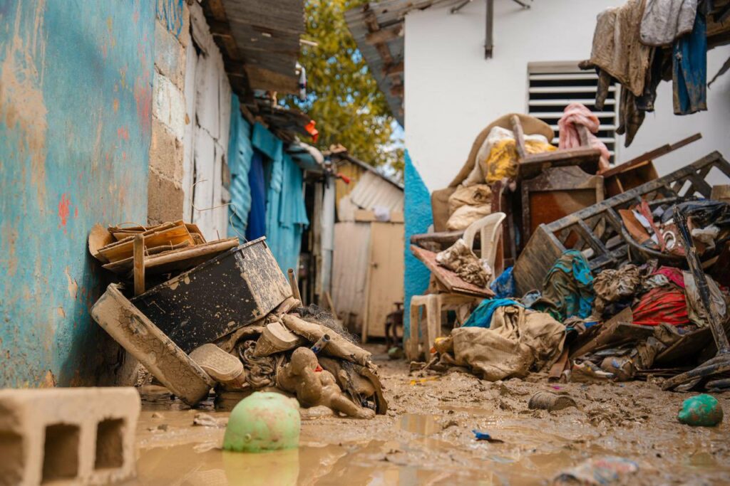 Entre barro y tristeza: así quedó Villa Montellano tras las inundaciones