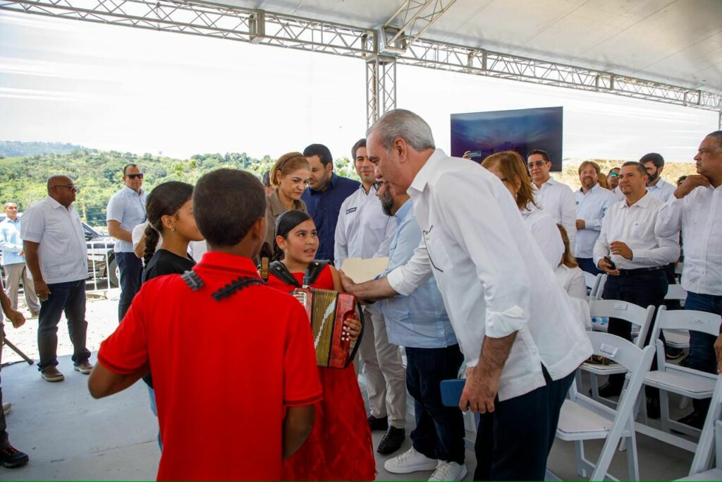Abinader inaugura la carretera Tavera-Jarabacoa y amplía la red vial en La Vega
