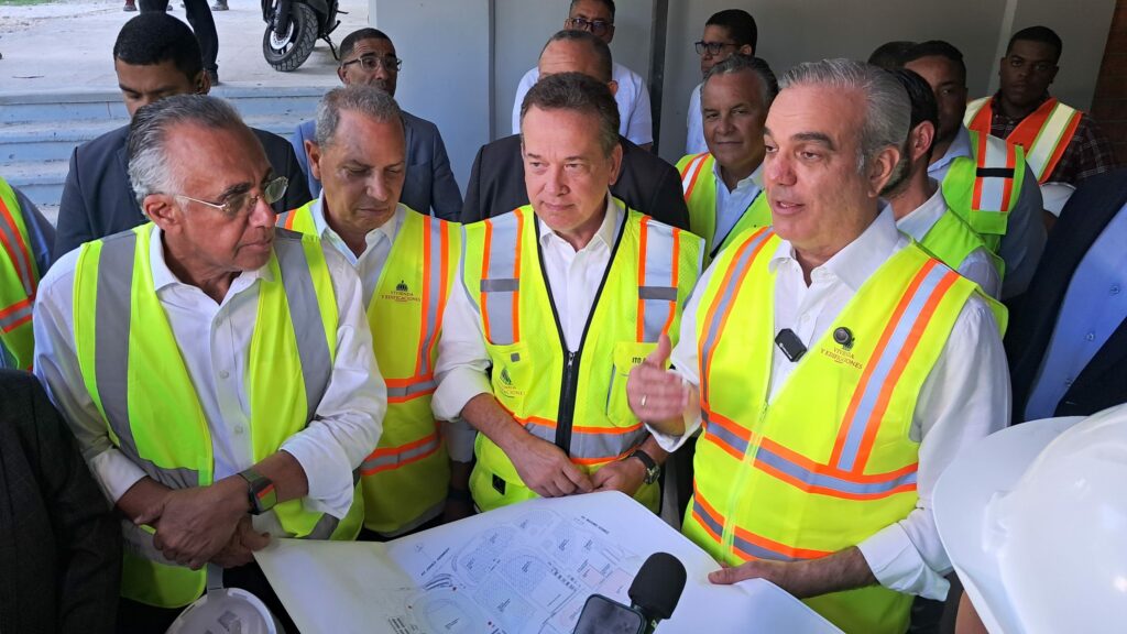 Luis Abinader se complace con avance de obras para Santo Domingo 2026