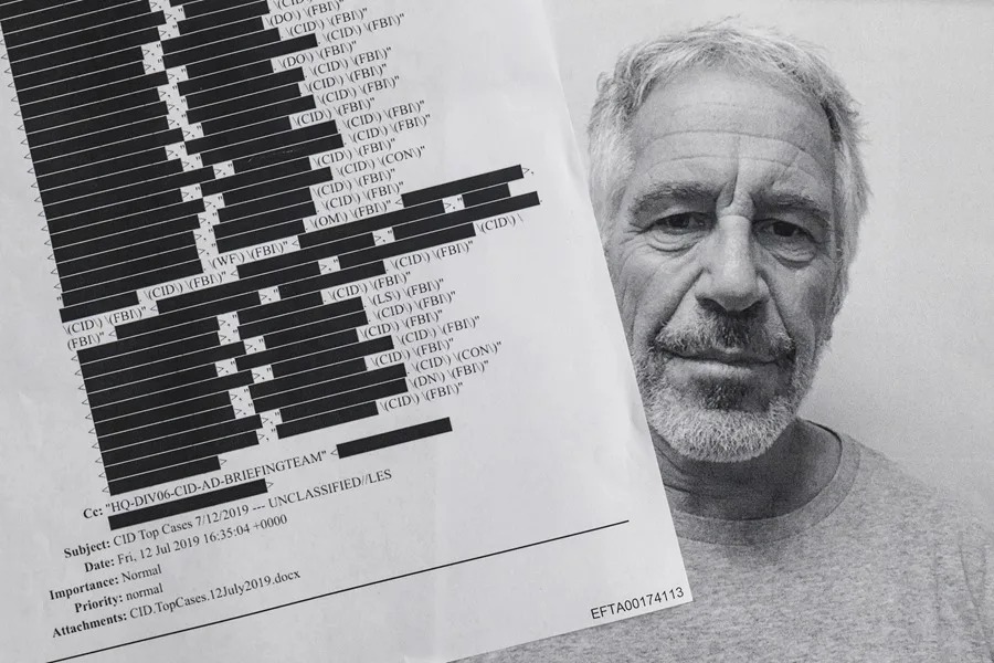 Fotografía de archivo de copias de algunas páginas de los archivos de Jeffrey Epstein, en Miami, Florida (EE.UU.). EFE/EPA/ Cristóbal Herrera-Ulashkevich