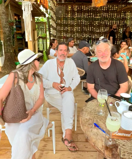 Hollywood en Samaná: Baldwin se da un baño de sal