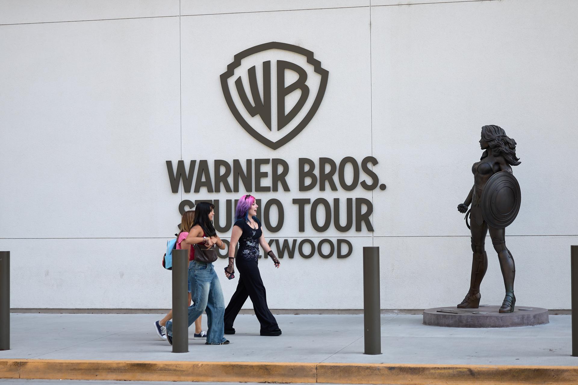 La fusión entre Warner y Paramount genera alarma en Hollywood