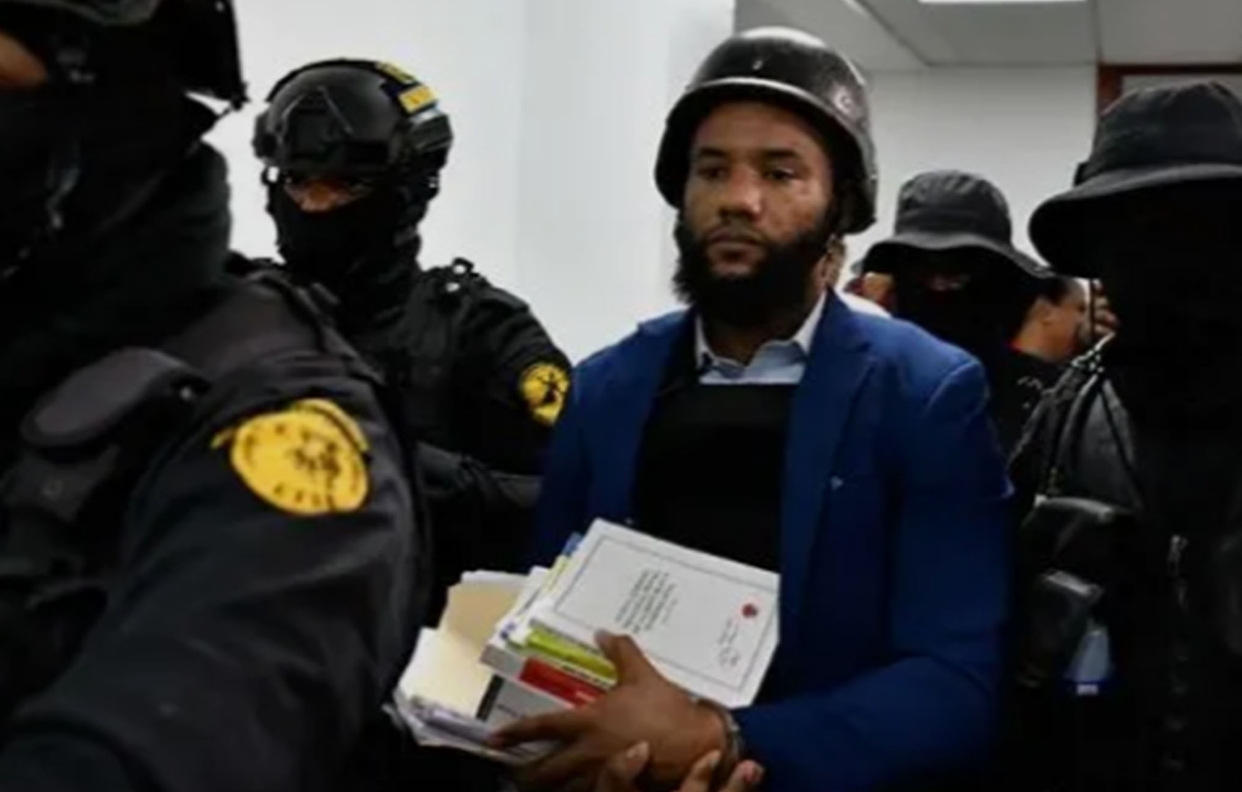 Llevan a audiencia al fiscal suspendido Aurelio Valdez Alcántara.