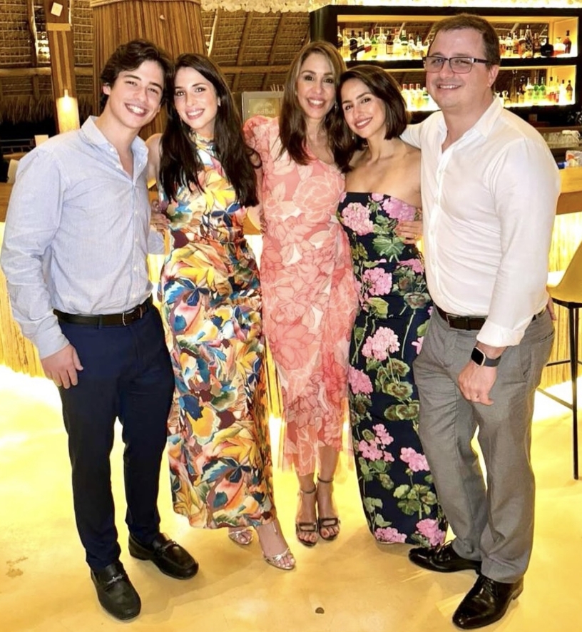 Mariasela Álvarez y sus hijos.