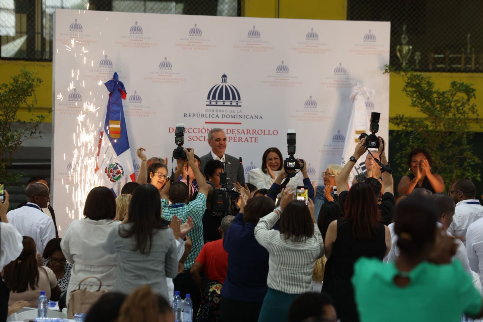 Presidente Luis Abinader presidió entrega del Bono Madres