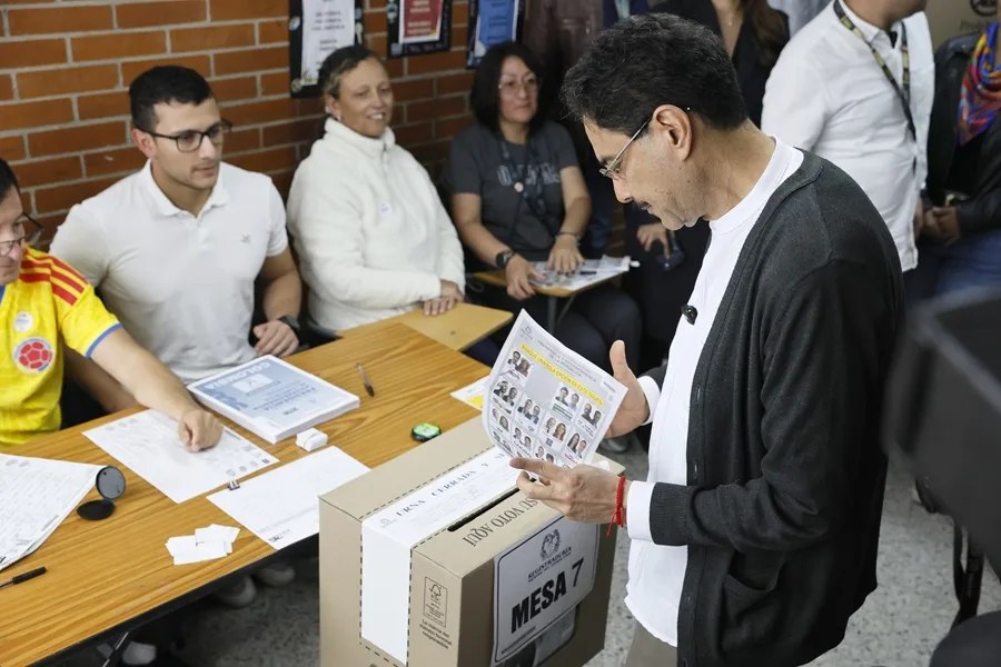 ¿Quién es Iván Cepeda, el candidato presidencial que busca dar continuidad al proyecto Petro en Colombia?