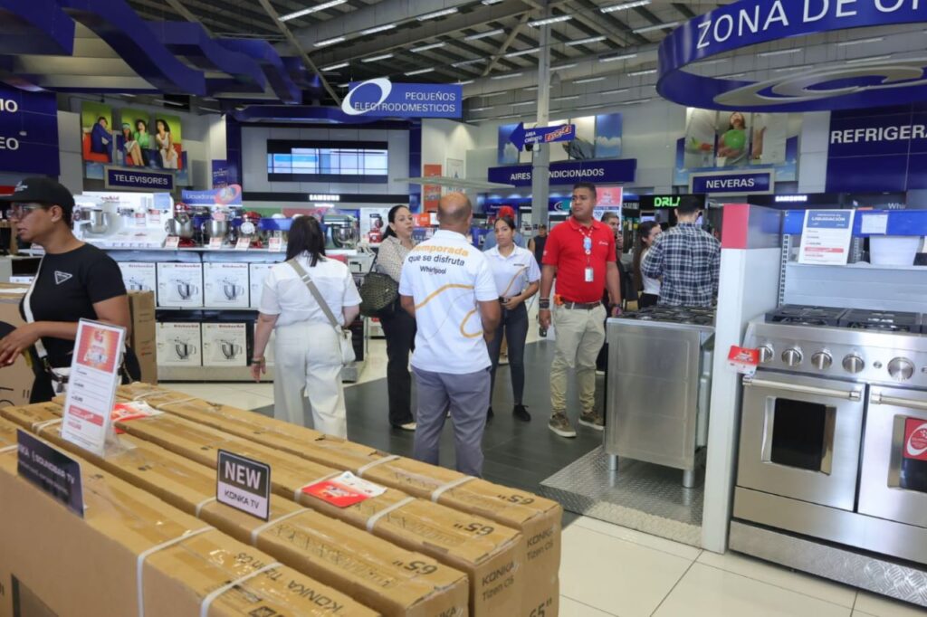Filas para comprar electrodomésticos