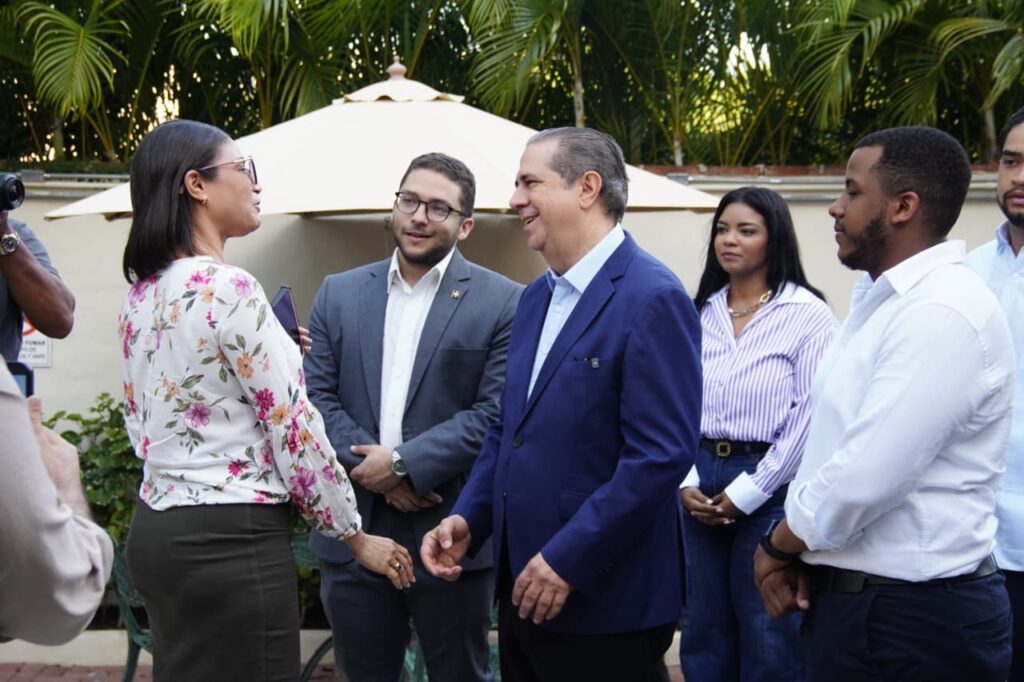 Francisco Javier expone las características del candidato que ganará las elecciones de 2028