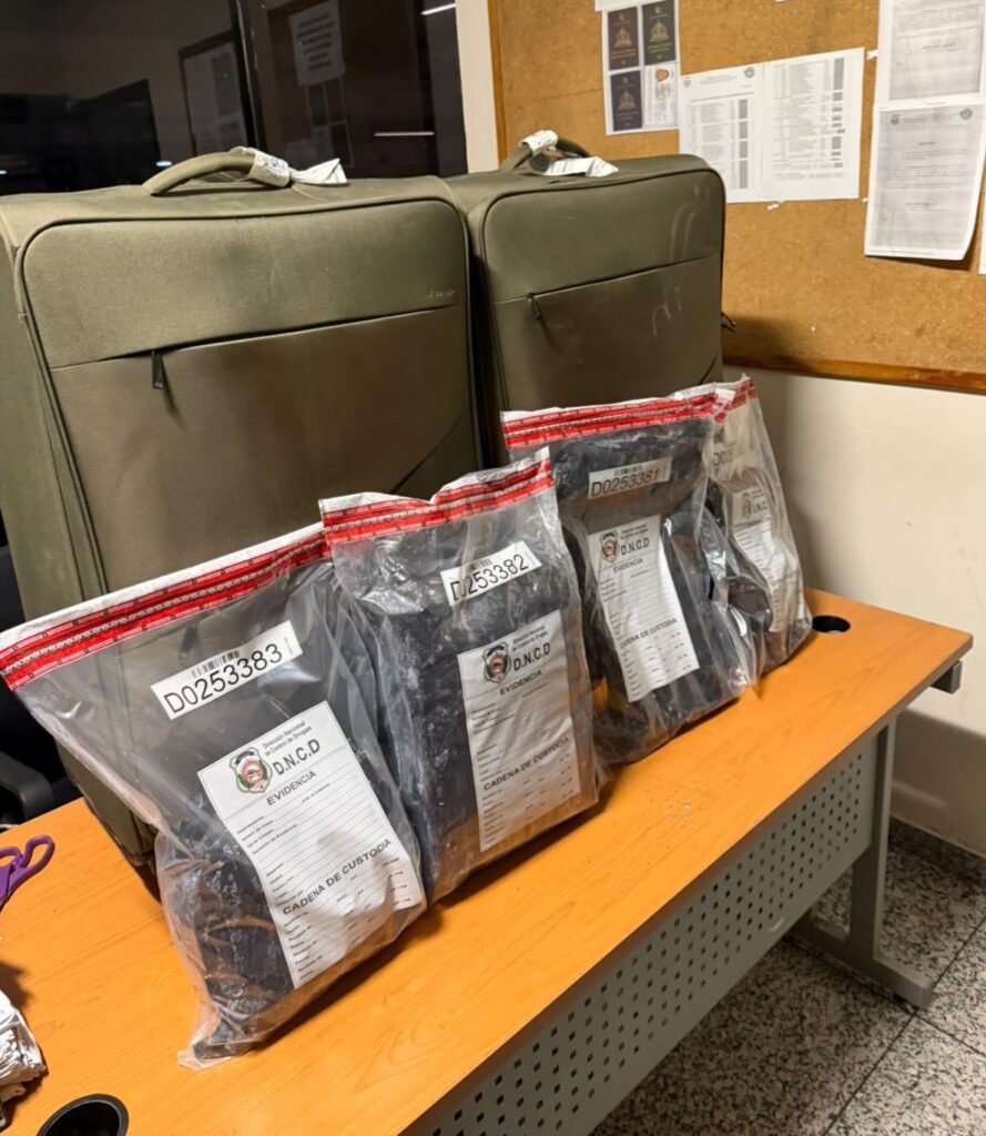 Detenida una mujer que intentaba viajar a España con cocaína en su equipaje