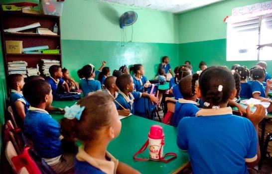 Nueva regla en las escuelas: celulares prohibidos en el nivel inicial