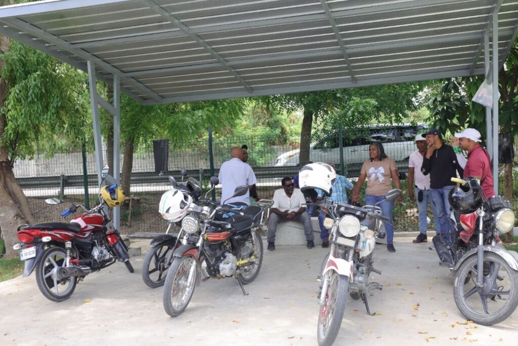Requisitos que debe cumplir un automovilista para prestar servicio en una parada