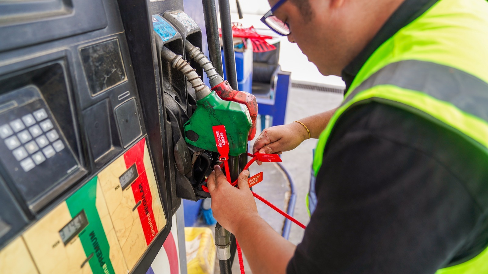 MICM y CECCOM cierran gasolinera en Montecristi por vender gasolina premium de baja calidad