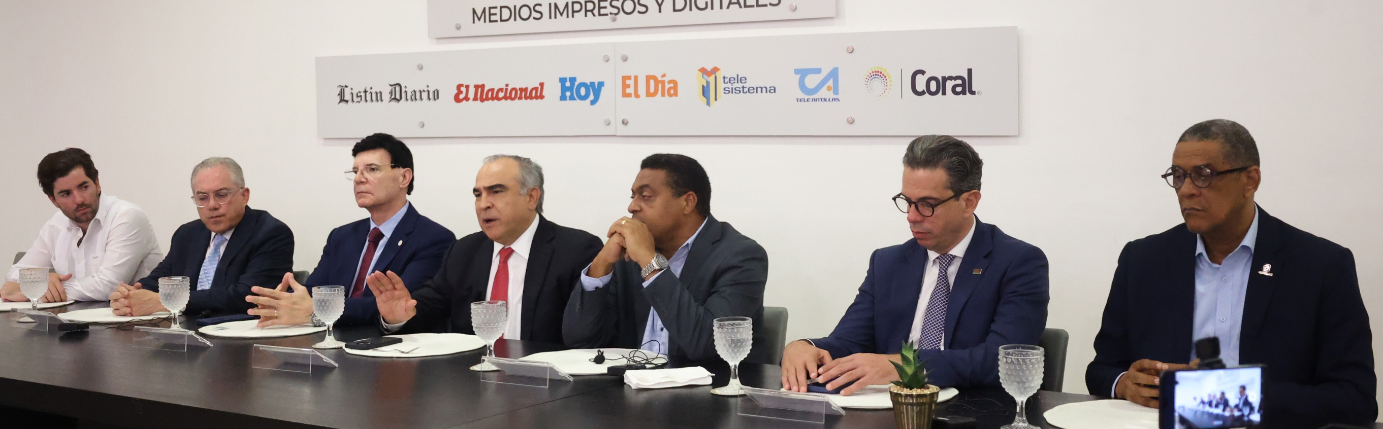Celso Juan Marranzini, presidente del Consejo de la Empresa Privada. Los invitados y el Grupo Corripio Media almuerzan con ejecutivos.