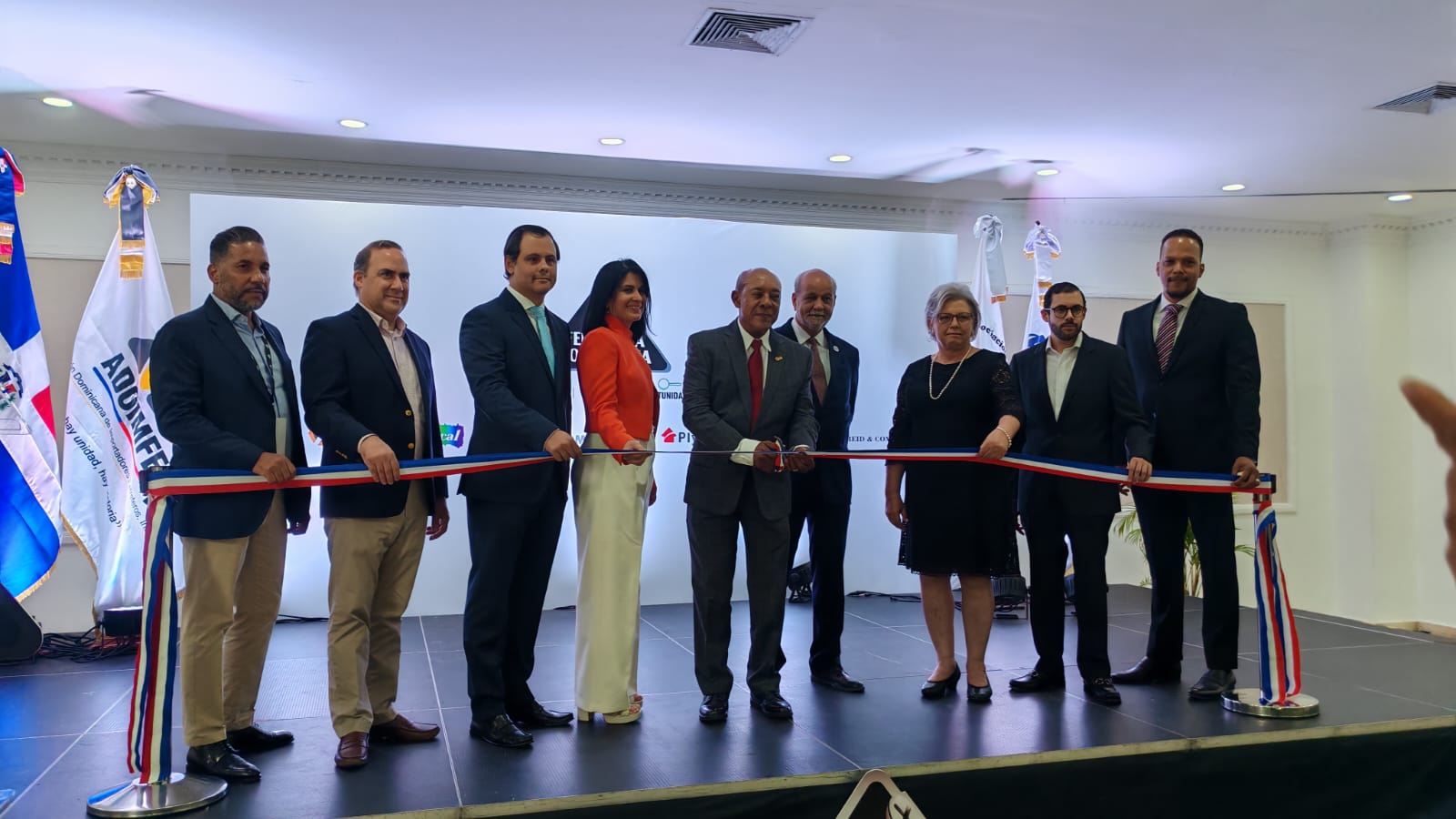 Inaugura Expo Ferretera Dominicana 2026 con más de 55 expositores de 11 países