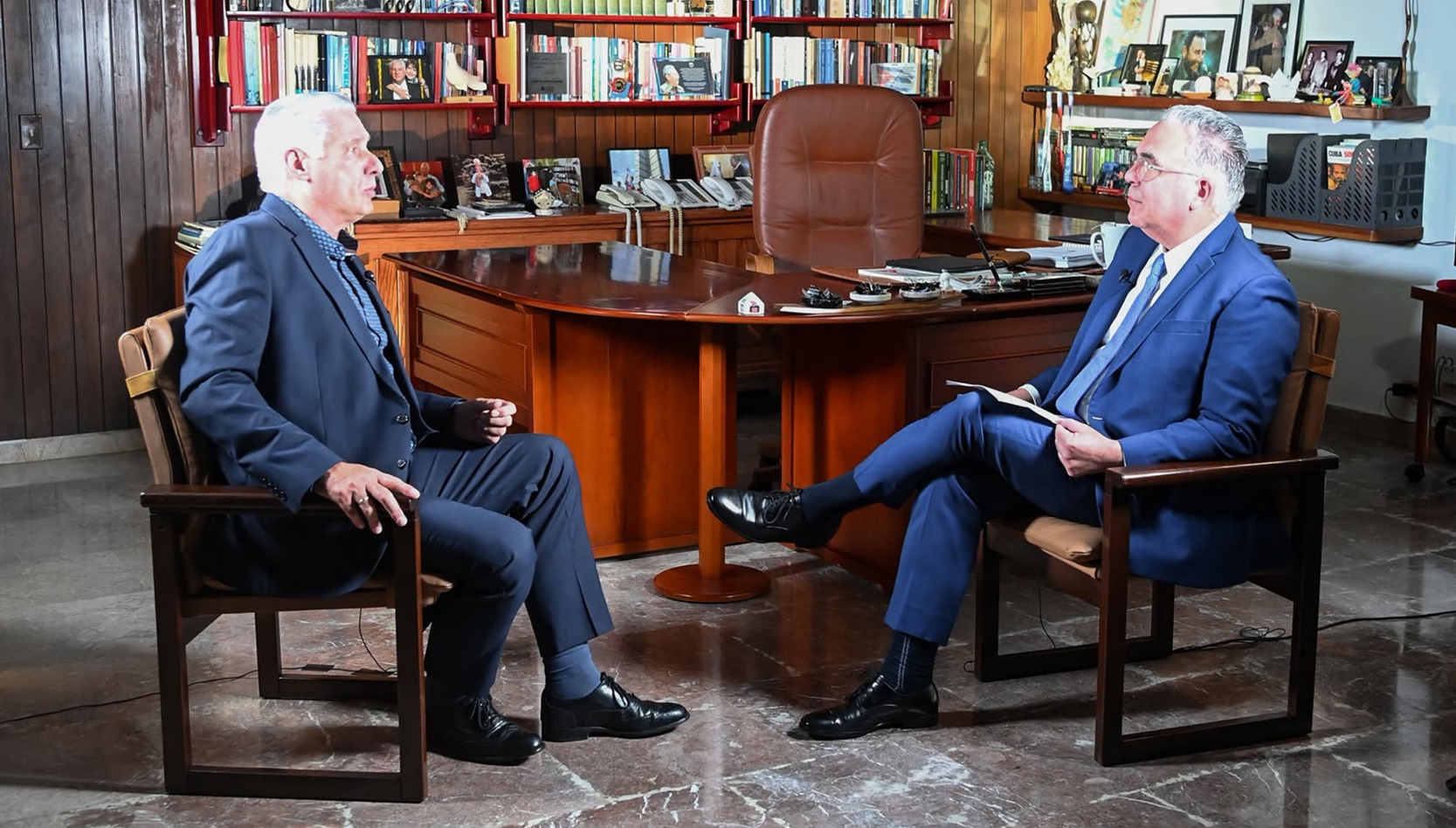El presidente de Cuba, Miguel Díaz Canel, entrevistado por Roberto Cavada.