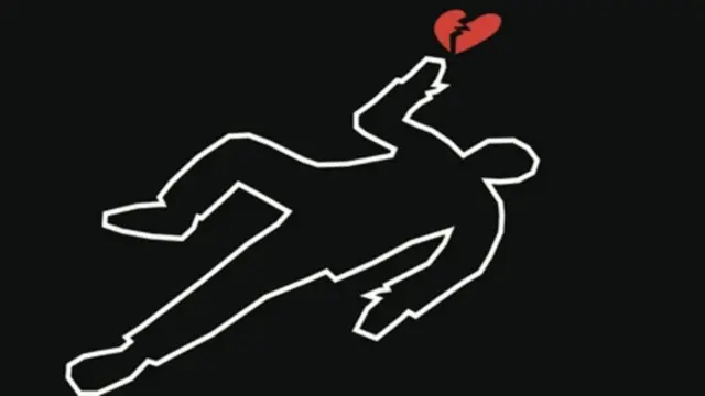 Una silueta blanca con la figura de un hombre sobre un fondo negro. El hombre tiene una mano extendida hacia arriba, cerca de la cual se dibuja en rojo un corazón roto.