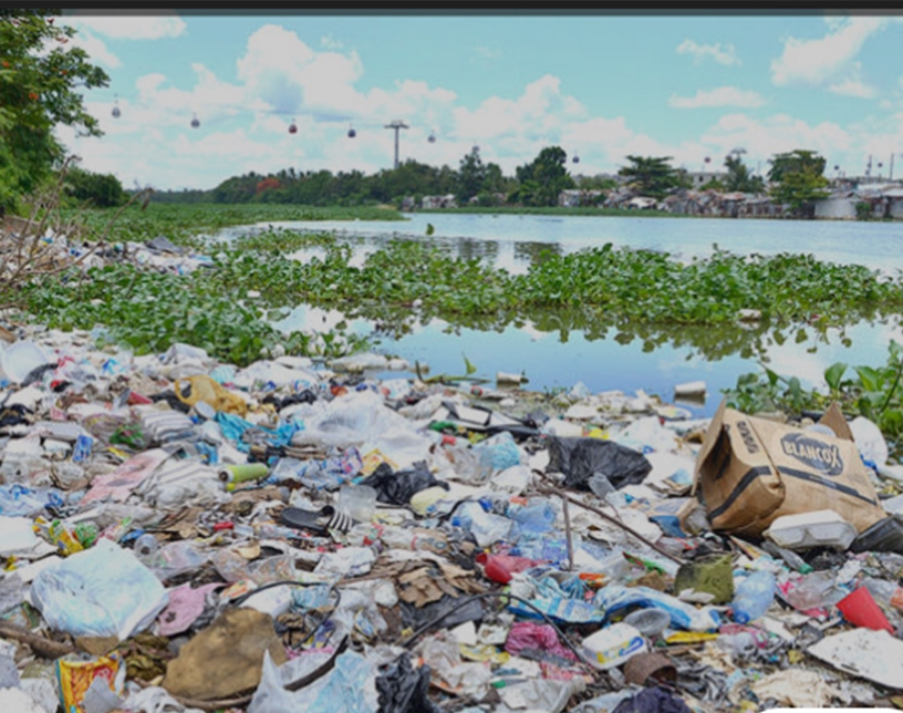 El río Ozama está muy contaminado.
