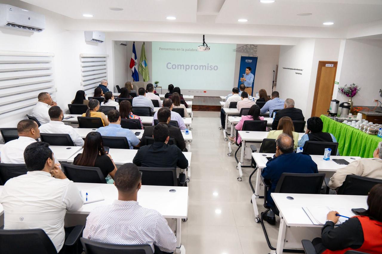ETED lanza la Sala Energía y Sostenibilidad, un espacio para fortalecer capacidades para la transición energética y digital
