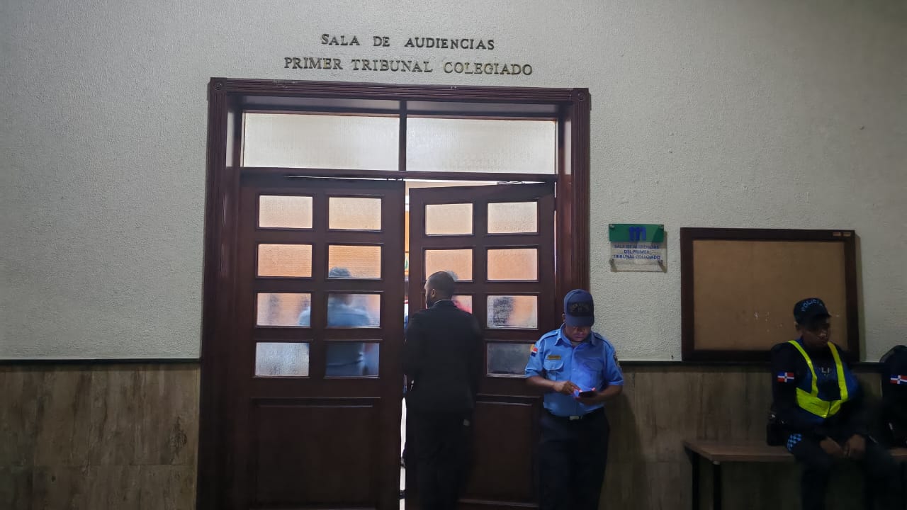 Los jueces del Primer Tribunal Colegiado continúan motivando la decisión que emitirán.