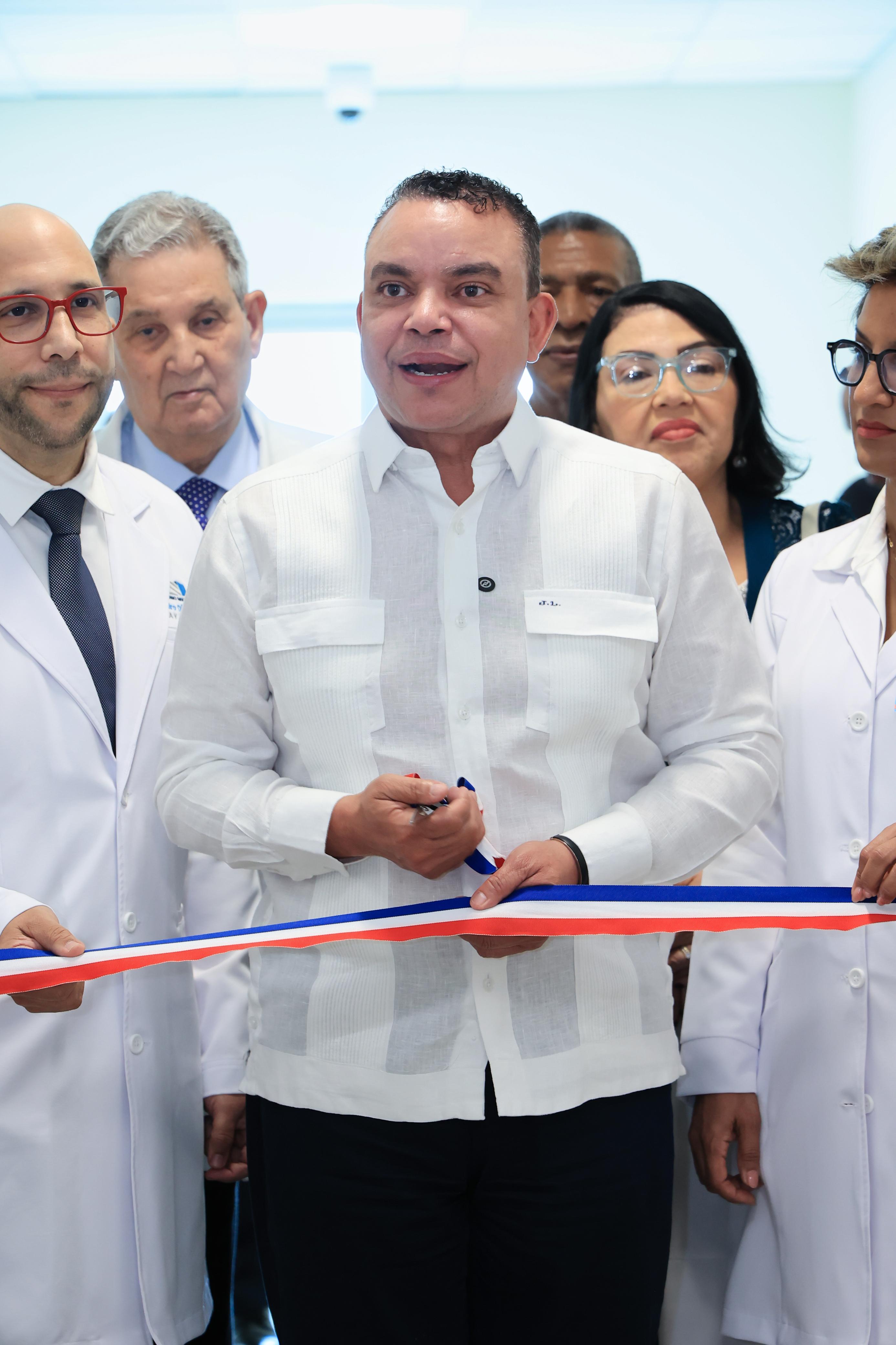 El director ejecutivo del SNS, Dr. Julio Landrón.