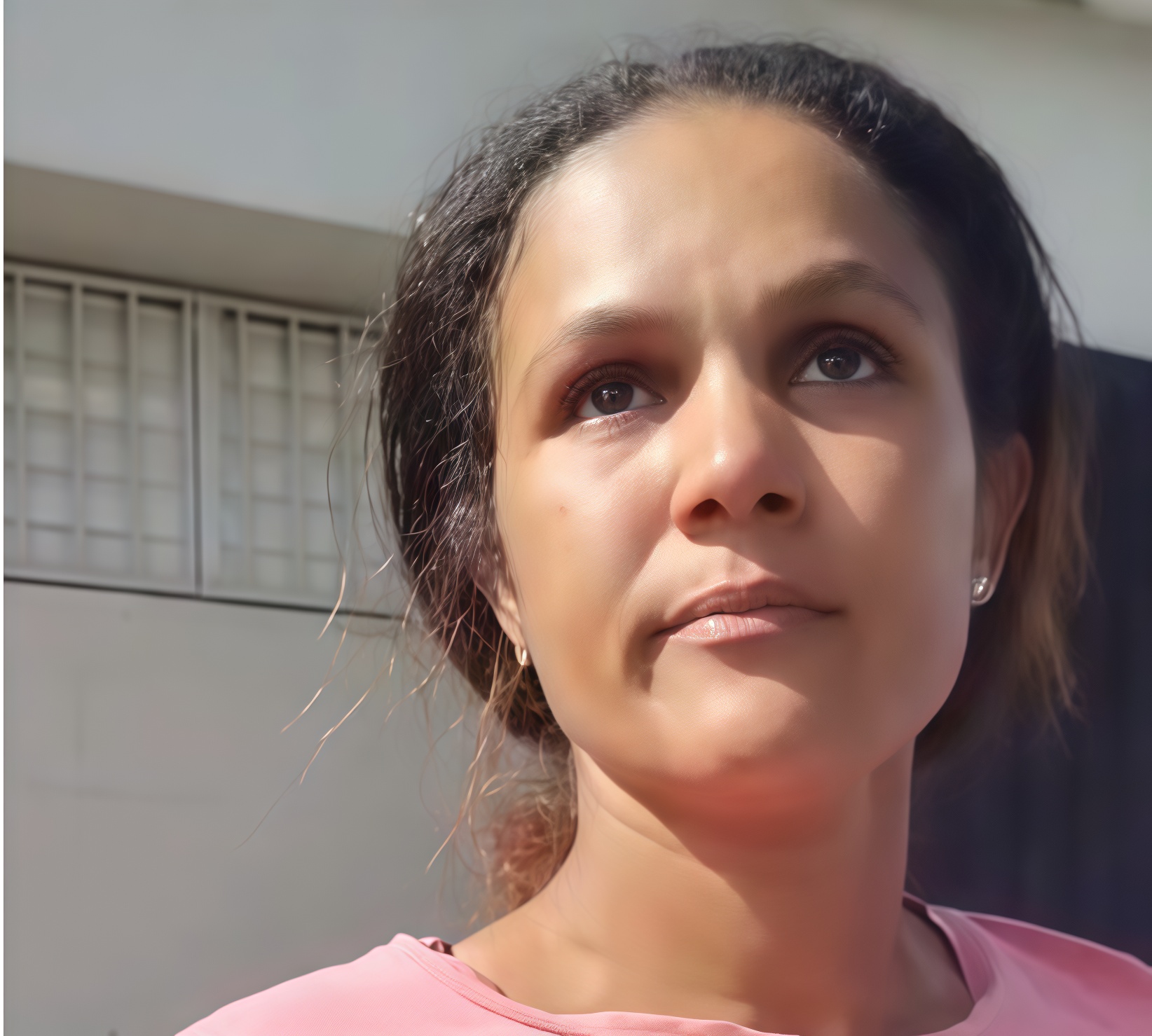 Hermana de Nancy Gálvez de Vallejo.