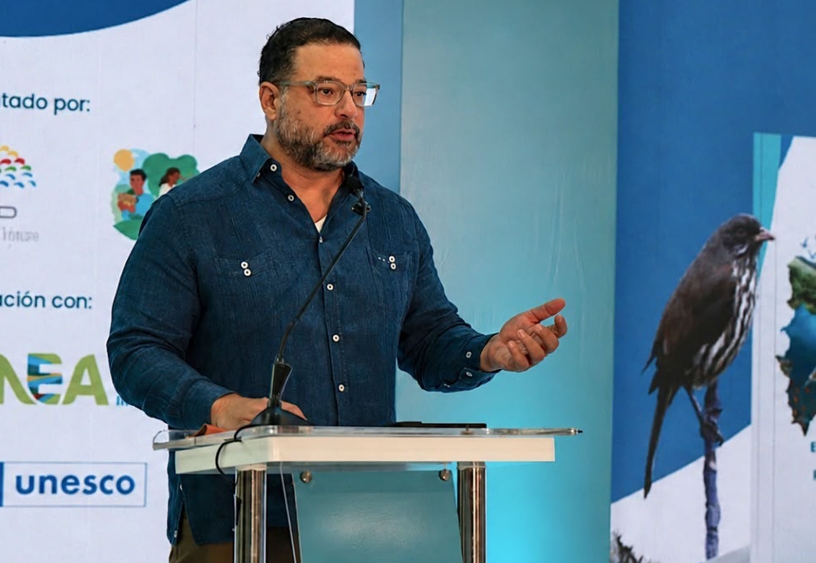 Ministro Henríquez ve conservación en muro fronterizo
