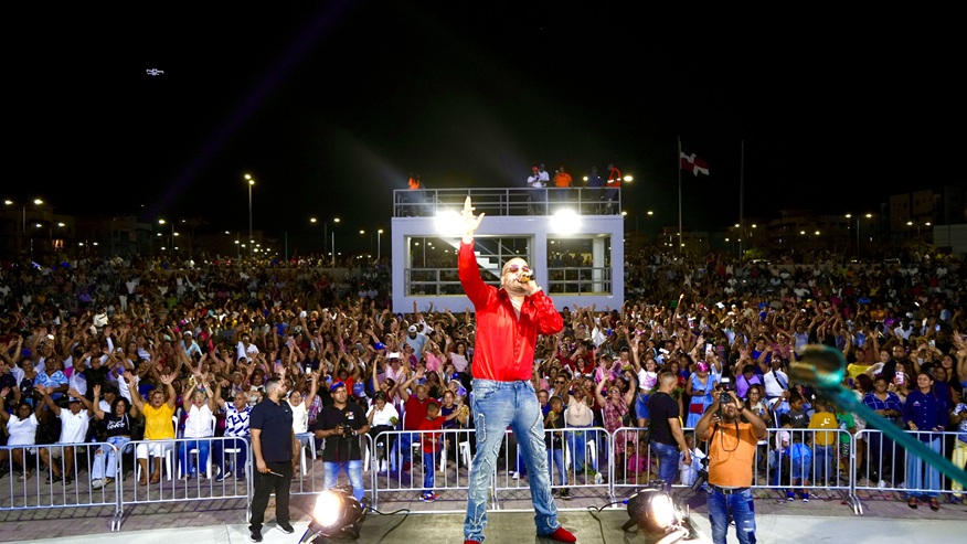 Reabre Anfiteatro La Gaviota de Ciudad Juan Bosch con multitudinario concierto