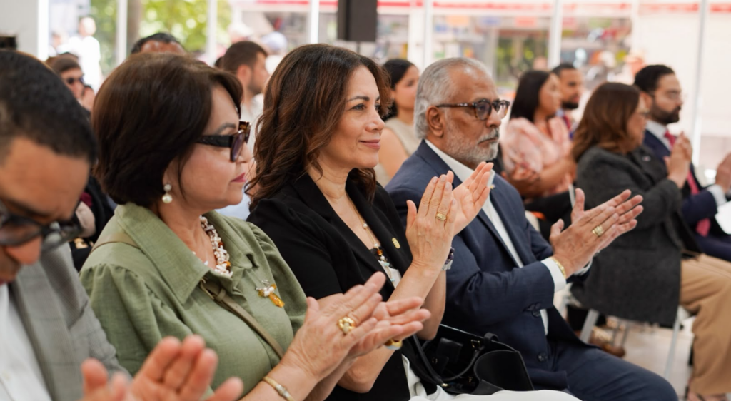 La Embajada Dominicana culmina su participación en la Feria del Libro de Madrid con un panel sobre la literatura del siglo XX