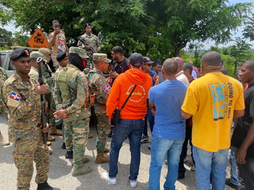 Comunidades de Monte Plata realizan marcha pacífica contra las operaciones de la minera San Agustín