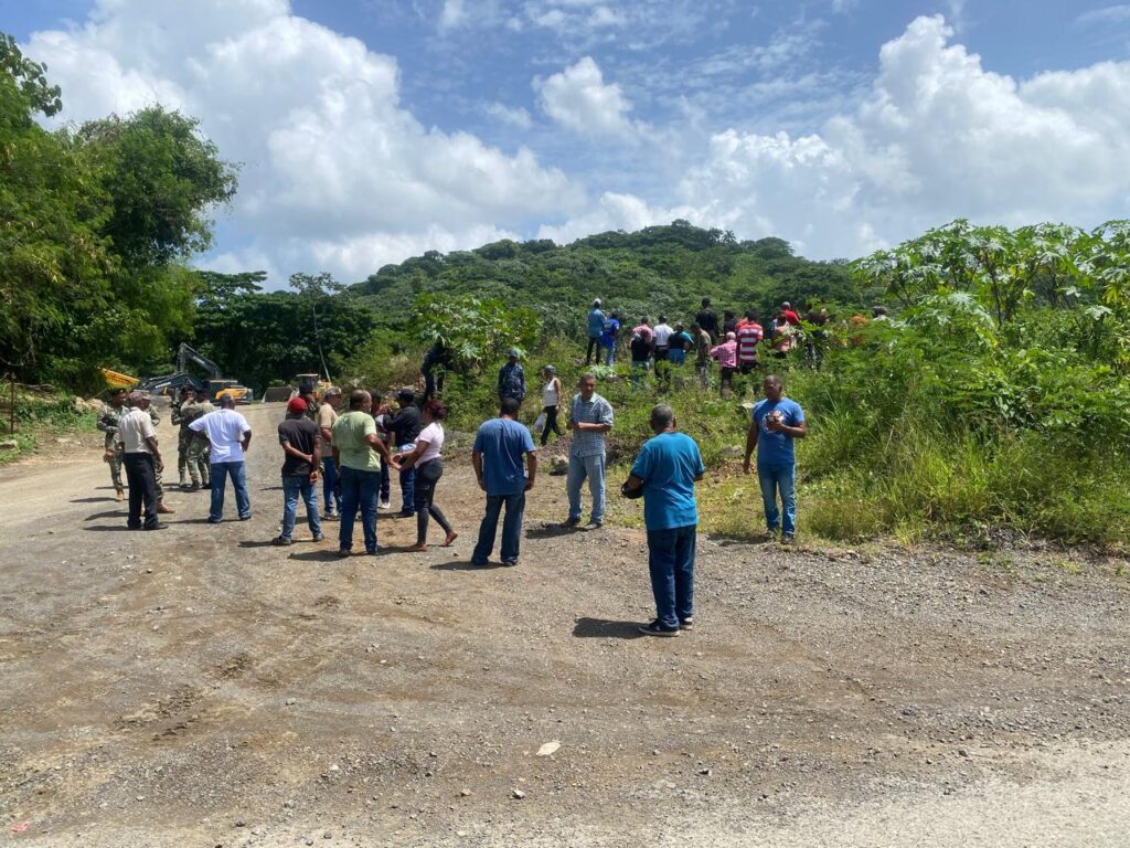 Comunidades de Monte Plata realizan marcha pacífica contra las operaciones de la minera San Agustín