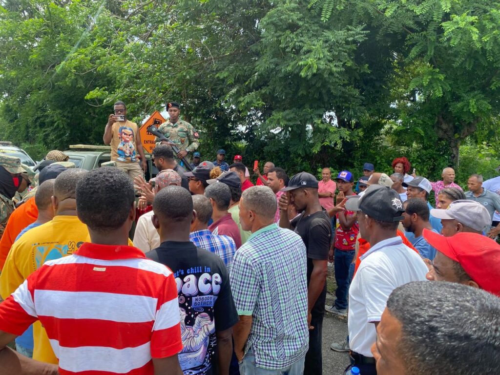 Comunidades de Monte Plata realizan marcha pacífica contra las operaciones de la minera San Agustín