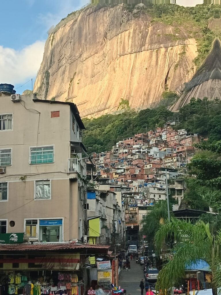 La favela no muerde