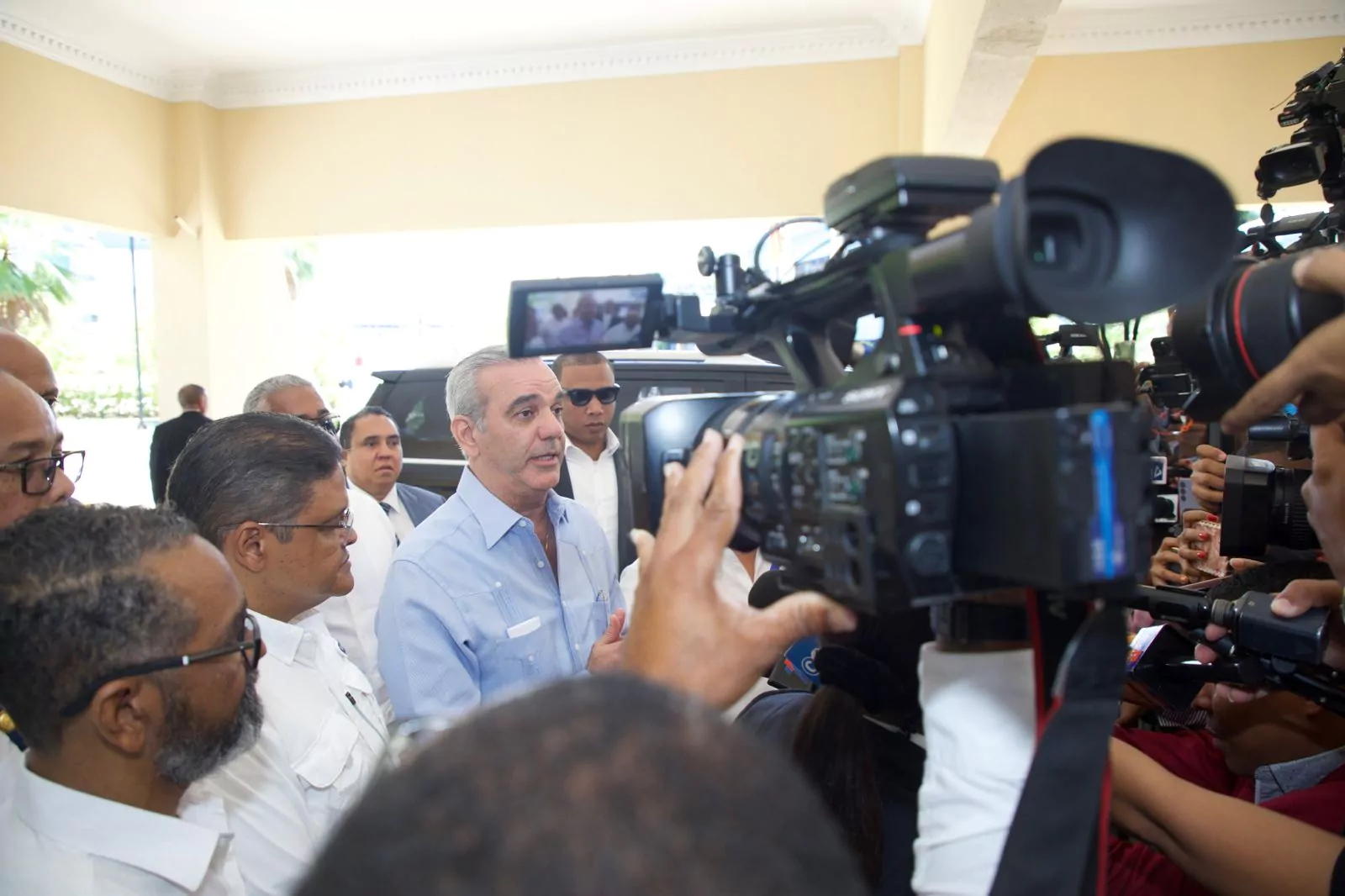 Luis Abinader habla con la prensa sobre desempleo y reforma laboral en República Dominicana